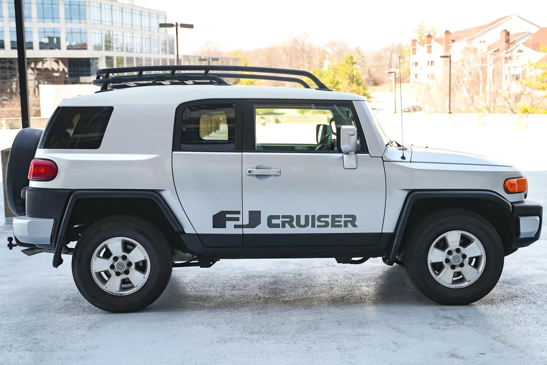 2007 Toyota FJ Cruiser - Image 3 of 31