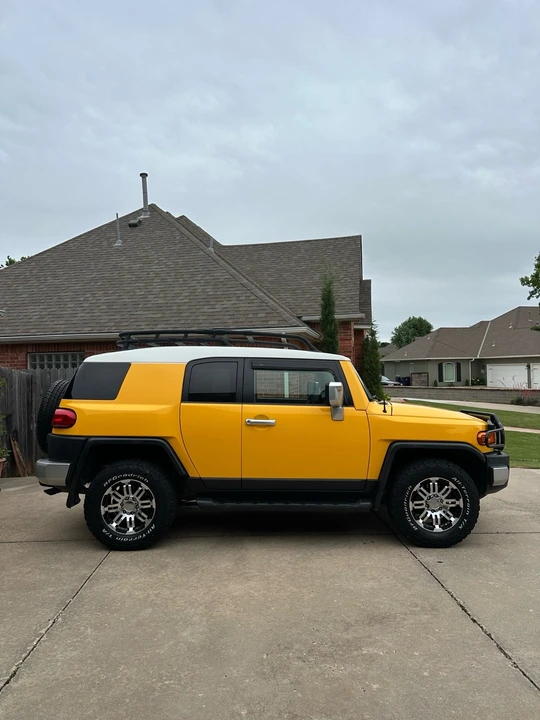 2007 Toyota FJ Cruiser - Image 2 of 20