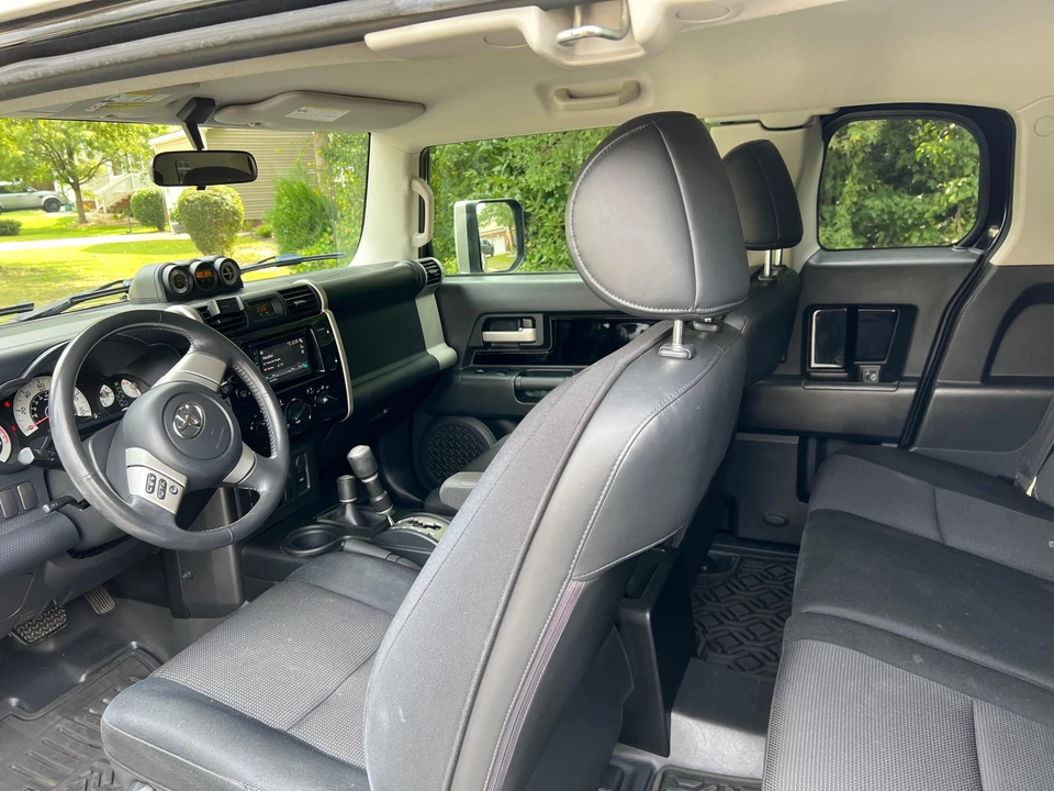 2007 Toyota FJ Cruiser - Image 25 of 31