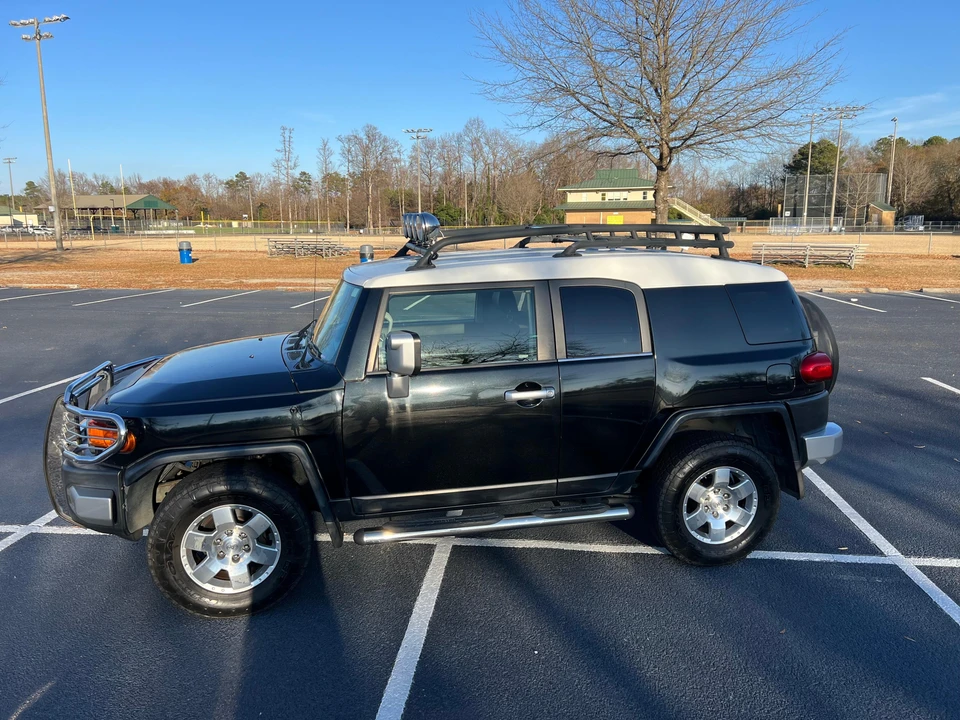 2007 Toyota FJ Cruiser - Image 9 of 31