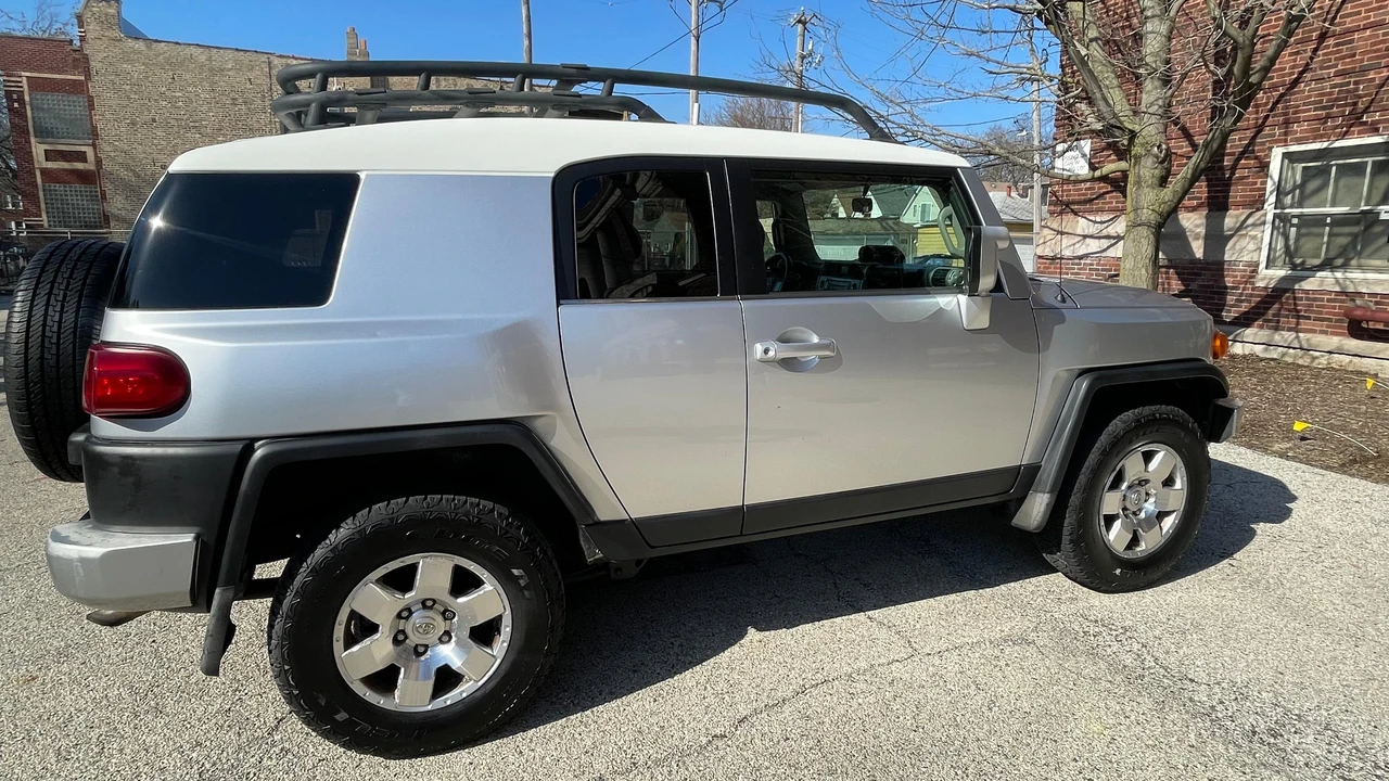 2007 Toyota FJ Cruiser - Image 17 of 31