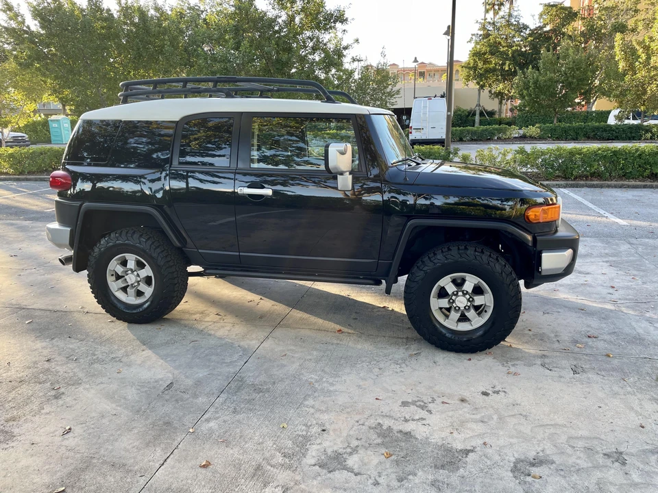 2007 Toyota FJ Cruiser - Image 15 of 31