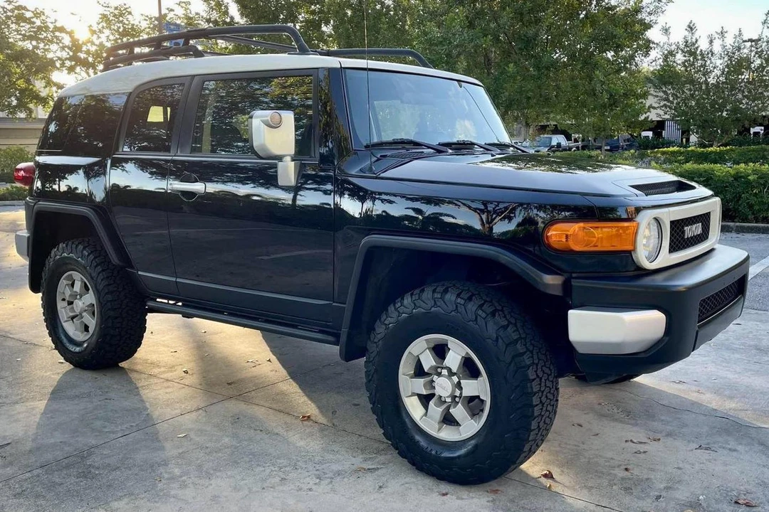 2007 Toyota FJ Cruiser - Image 2 of 31