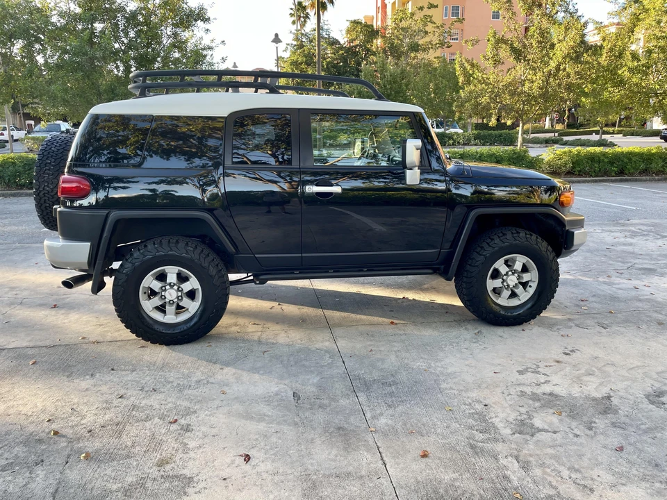 2007 Toyota FJ Cruiser - Image 14 of 31