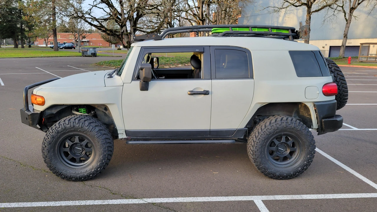 2007 Toyota FJ Cruiser - Image 11 of 31