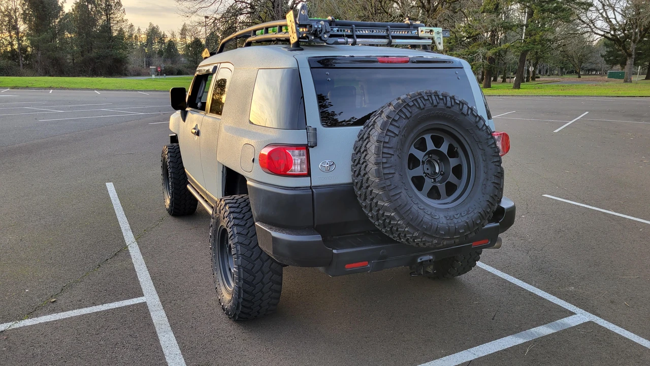 2007 Toyota FJ Cruiser - Image 15 of 31
