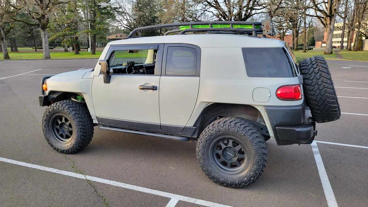 2007 Toyota FJ Cruiser - Image 13 of 31