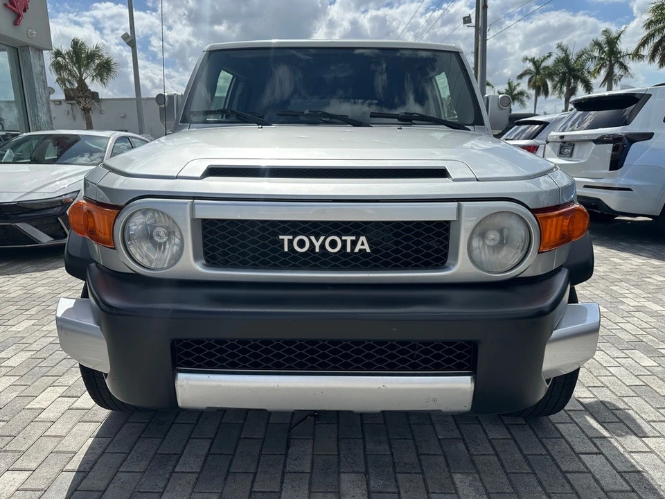 2007 Toyota FJ Cruiser - Image 2 of 29
