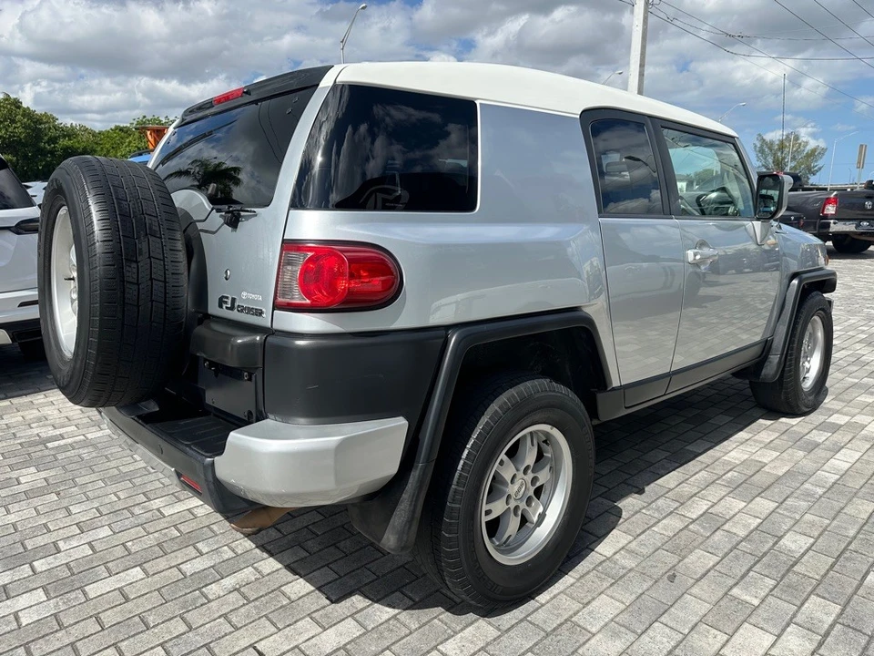 2007 Toyota FJ Cruiser - Image 8 of 29
