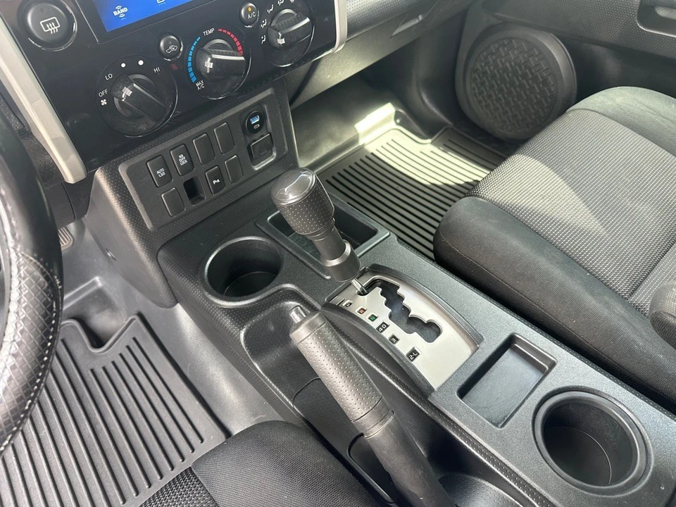 2007 Toyota FJ Cruiser - Image 18 of 29