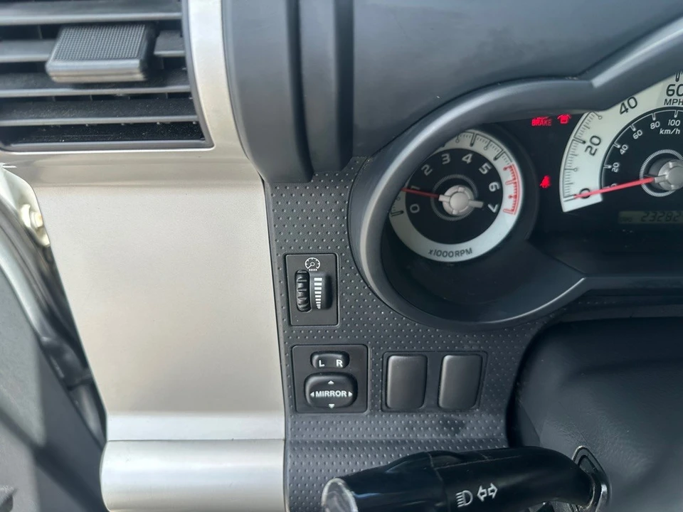 2007 Toyota FJ Cruiser - Image 14 of 29