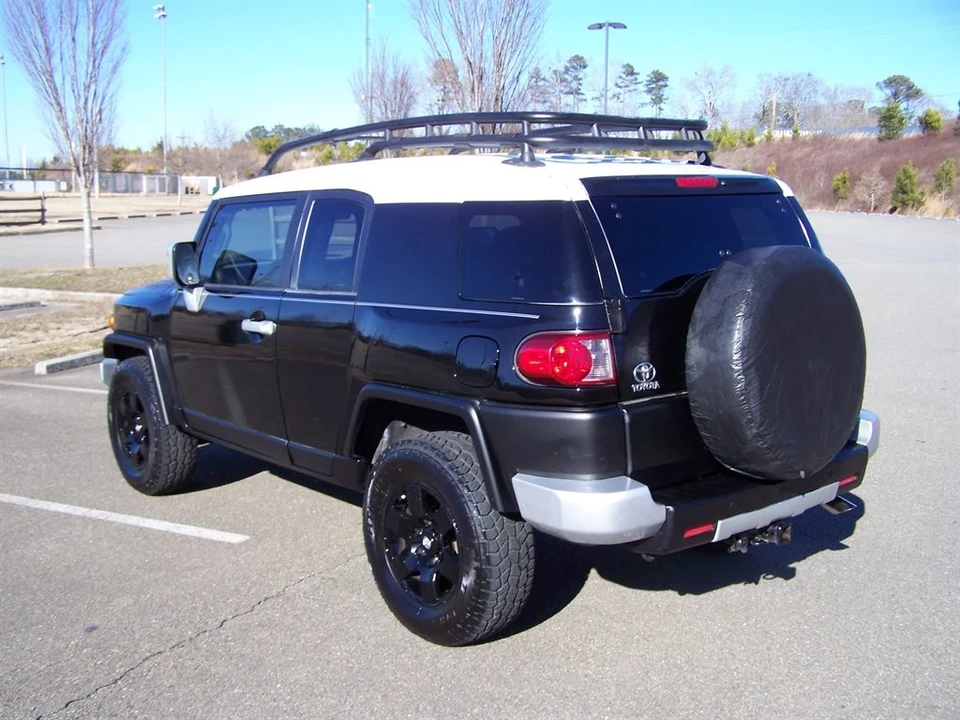 2007 Toyota FJ Cruiser - Image 2 of 31