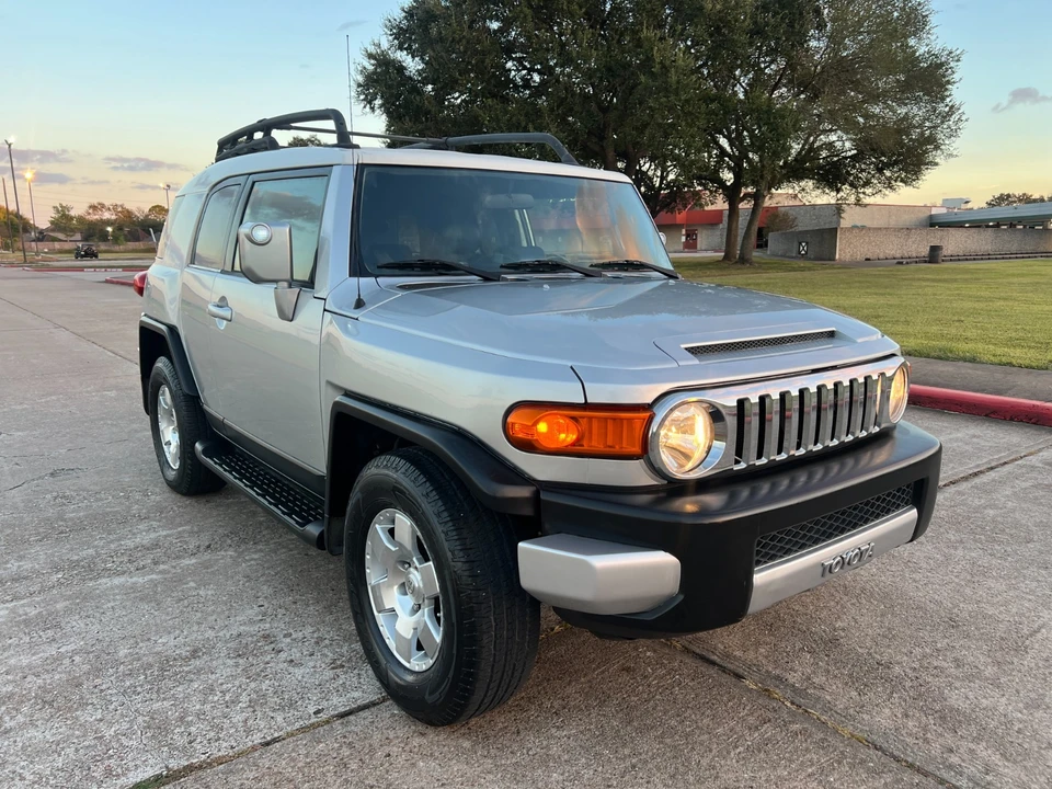 2007 Toyota FJ Cruiser - Image 2 of 20