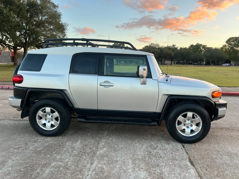 2007 Toyota FJ Cruiser - Image 10 of 20