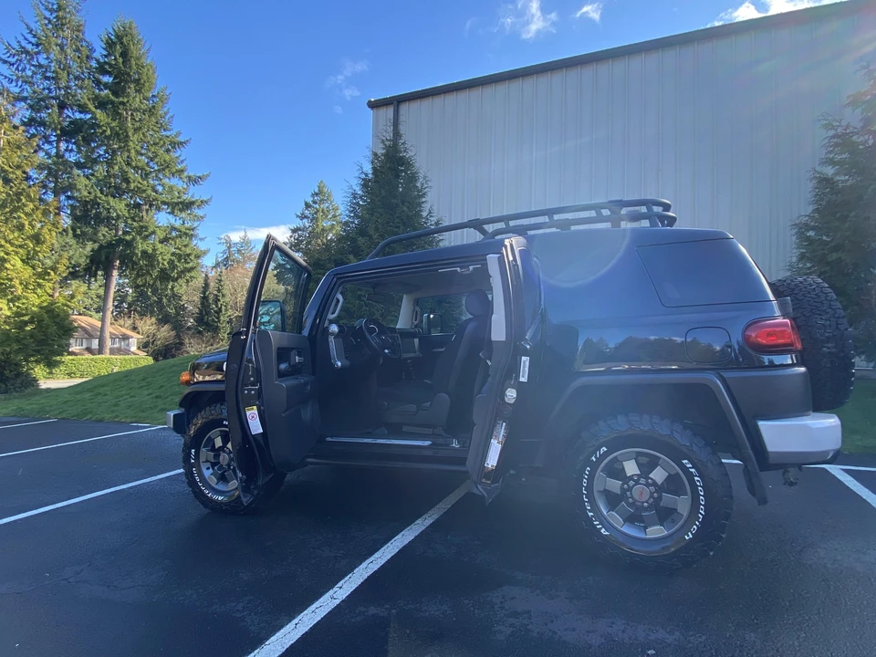 2007 Toyota FJ Cruiser - Image 28 of 31
