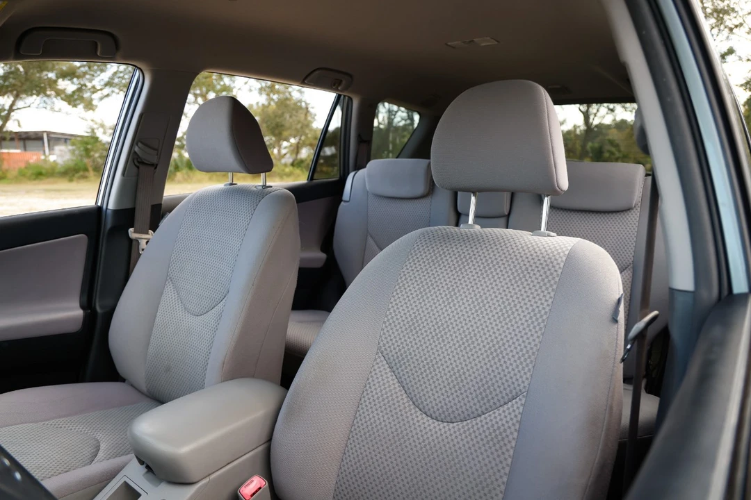 2007 Toyota RAV4 3rd Gen - Image 6 of 12