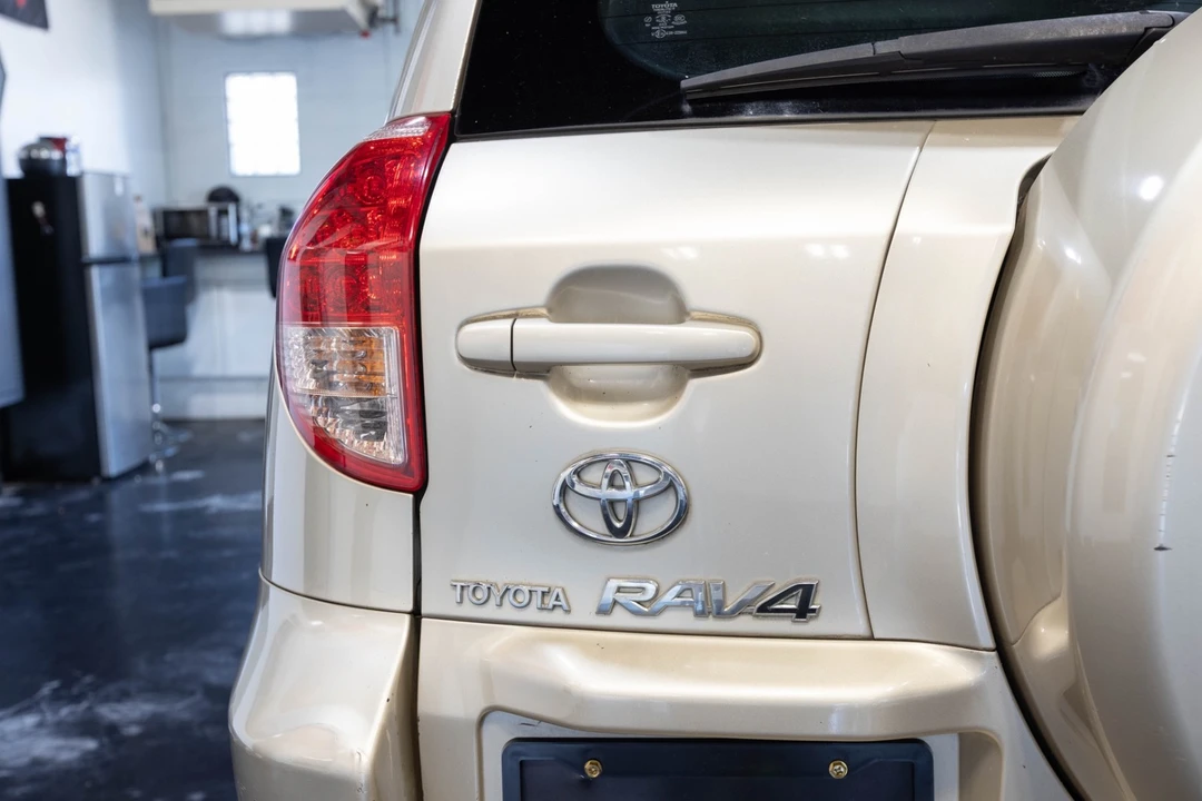 2007 Toyota RAV4 3rd Gen - Image 6 of 21
