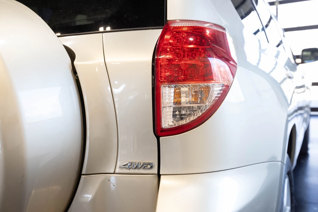 2007 Toyota RAV4 3rd Gen - Image 7 of 21