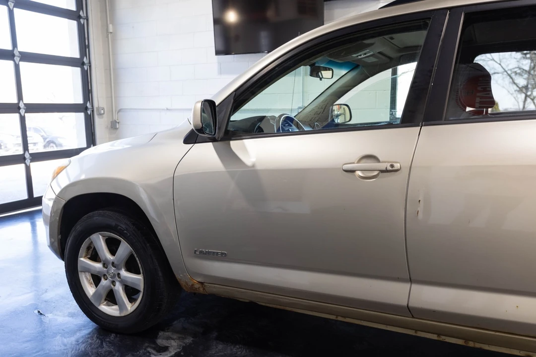 2007 Toyota RAV4 3rd Gen - Image 3 of 21