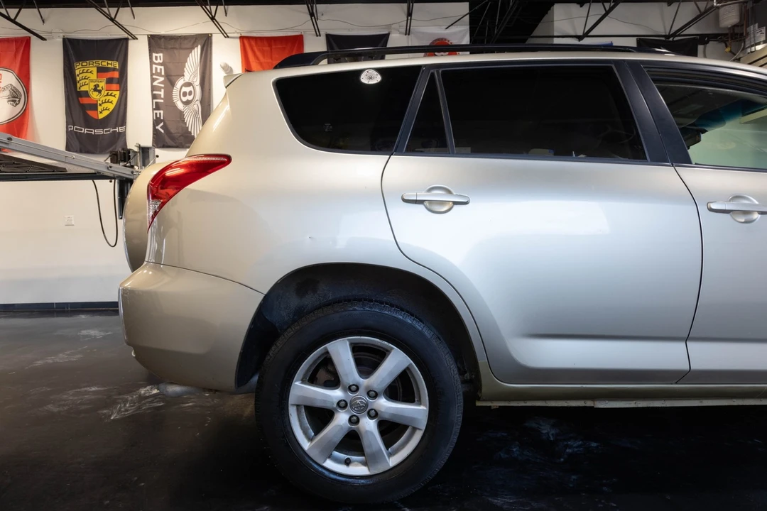 2007 Toyota RAV4 3rd Gen - Image 9 of 21
