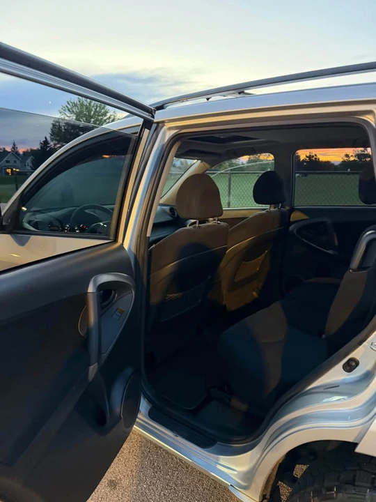 2007 Toyota RAV4 3rd Gen - Image 6 of 14