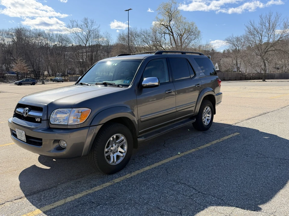 2007 Toyota Sequoia 1st Gen - Image 2 of 31