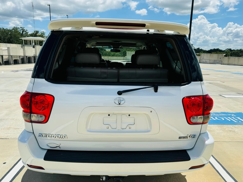 2007 Toyota Sequoia 1st Gen - Image 10 of 31