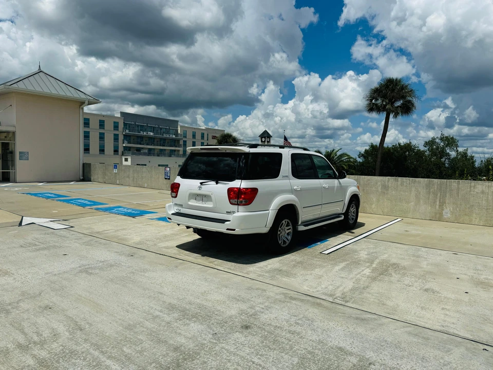 2007 Toyota Sequoia 1st Gen - Image 24 of 31