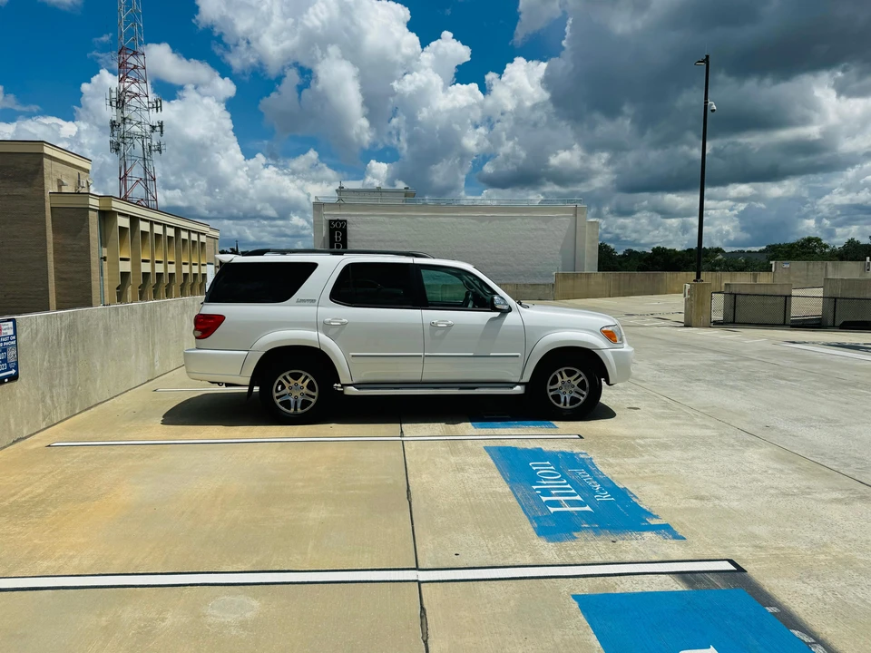 2007 Toyota Sequoia 1st Gen - Image 28 of 31