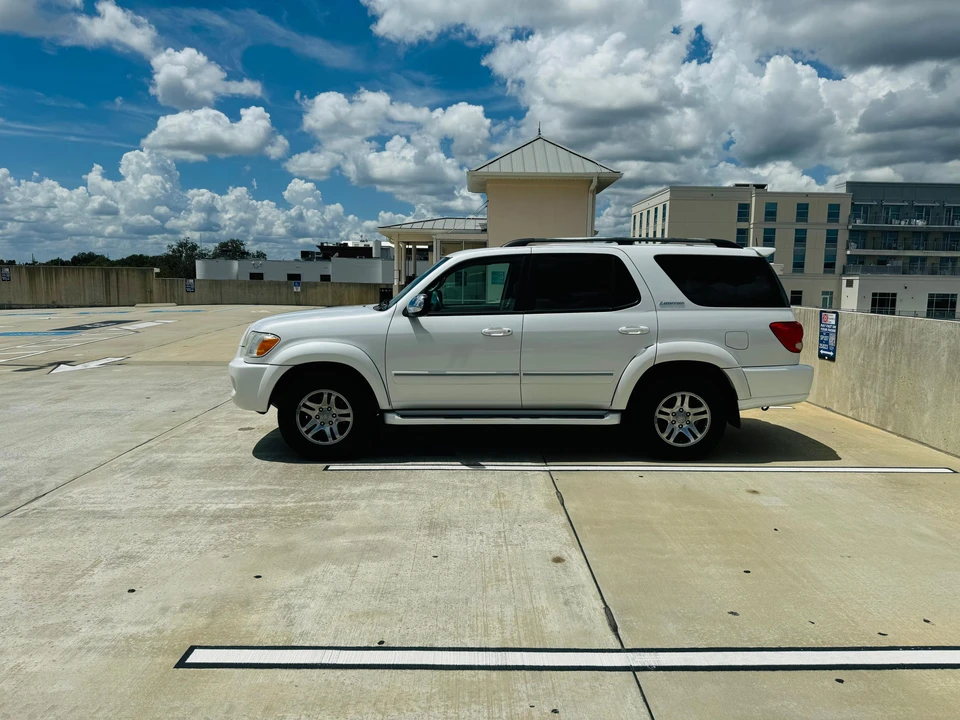 2007 Toyota Sequoia 1st Gen - Image 19 of 31