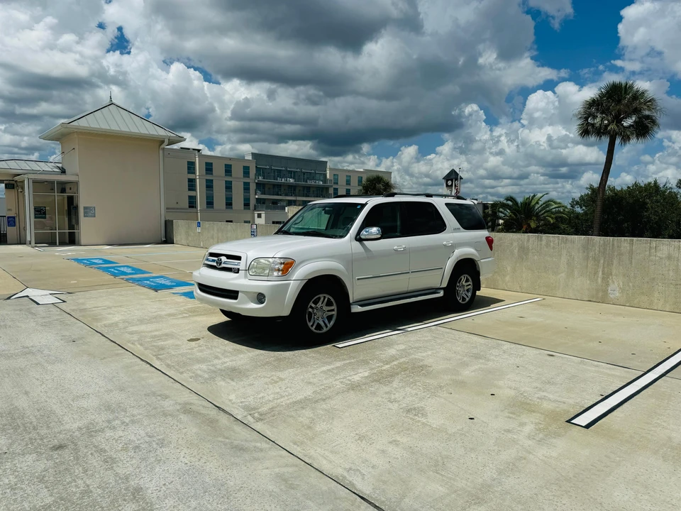 2007 Toyota Sequoia 1st Gen - Image 16 of 31