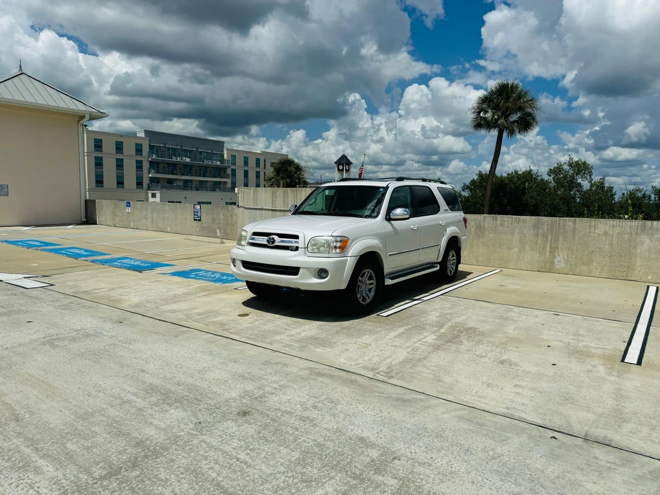 2007 Toyota Sequoia 1st Gen - Image 15 of 31