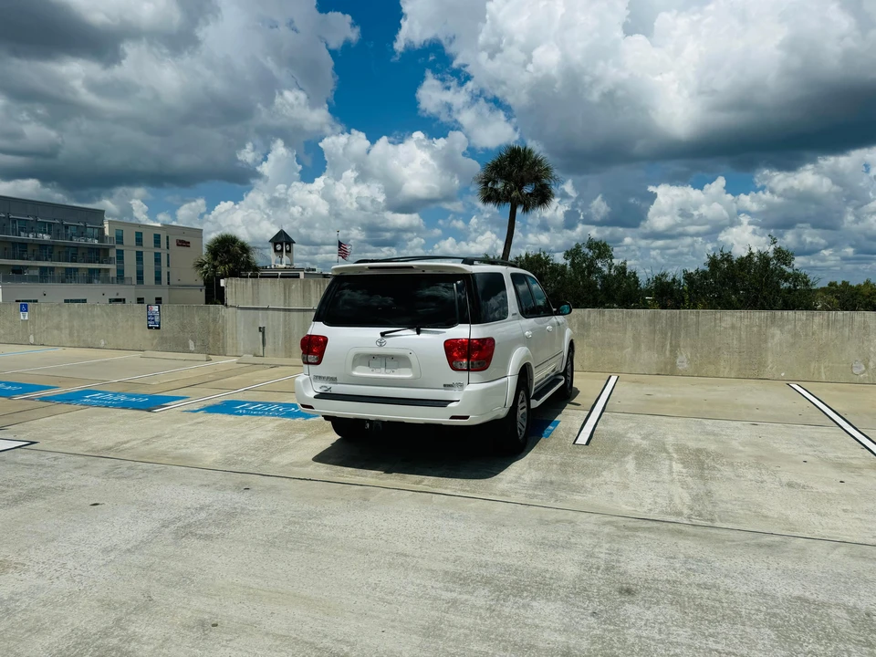 2007 Toyota Sequoia 1st Gen - Image 23 of 31