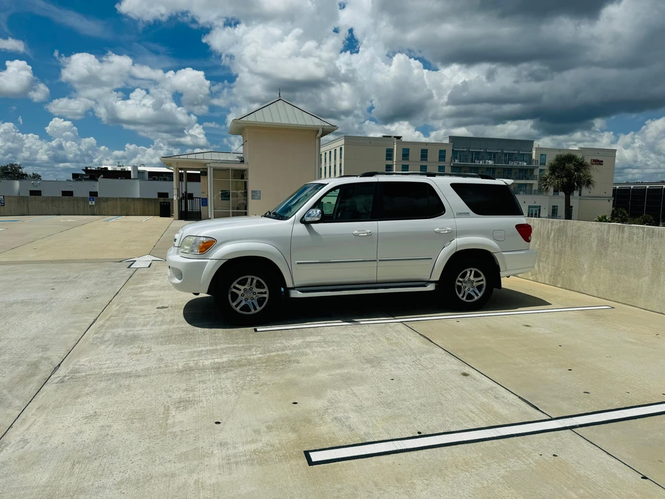 2007 Toyota Sequoia 1st Gen - Image 18 of 31