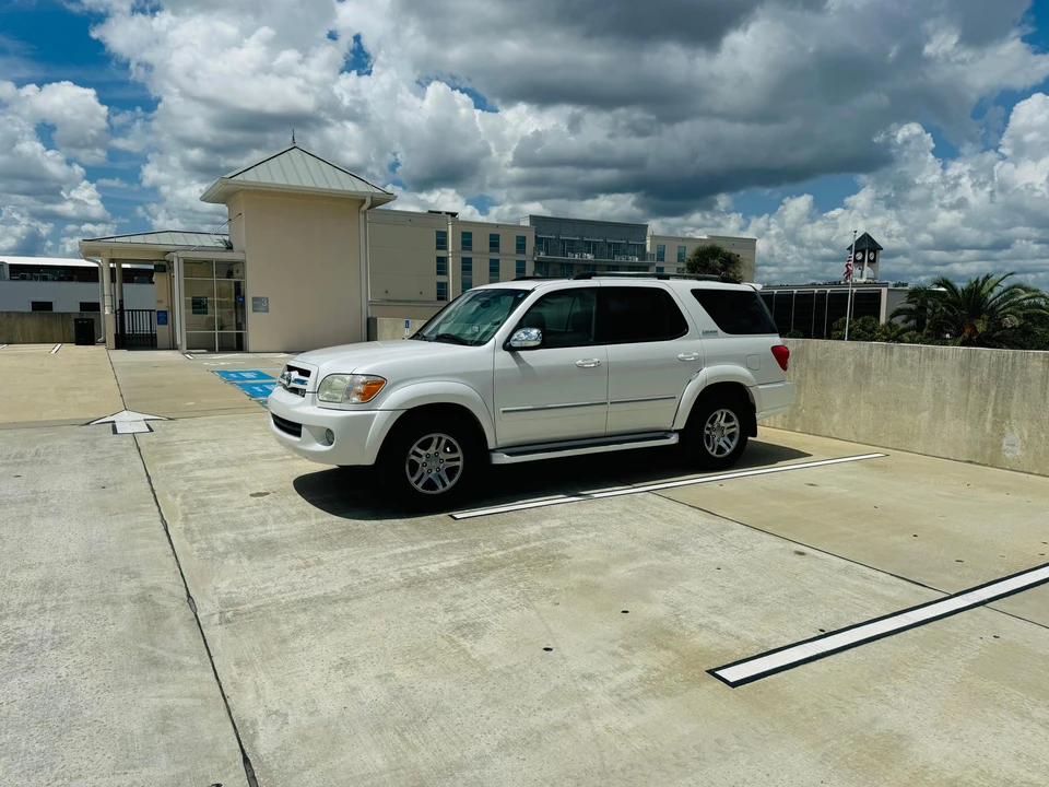 2007 Toyota Sequoia 1st Gen - Image 17 of 31