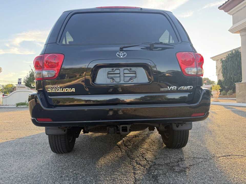 2007 Toyota Sequoia 1st Gen - Image 14 of 31