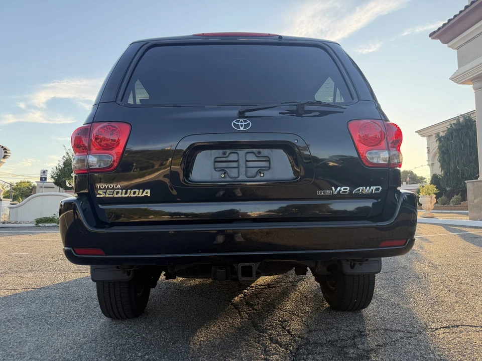 2007 Toyota Sequoia 1st Gen - Image 15 of 31