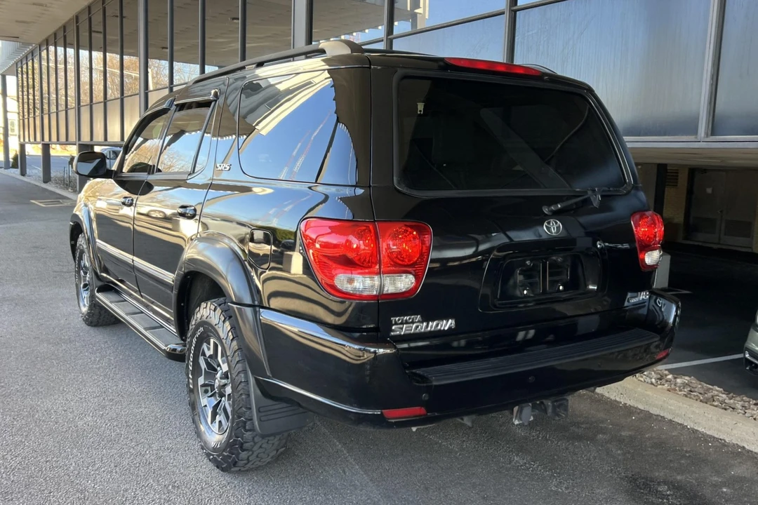 2007 Toyota Sequoia 1st Gen - Image 2 of 7