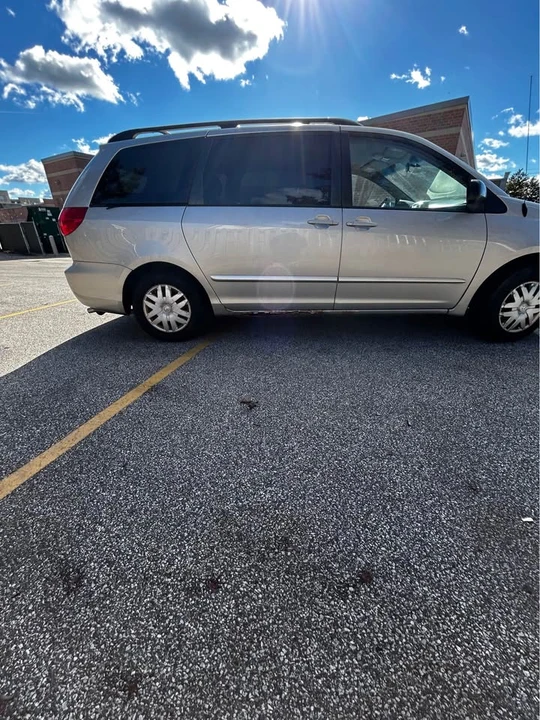 2007 Toyota Sienna 2nd Gen - Image 3 of 7