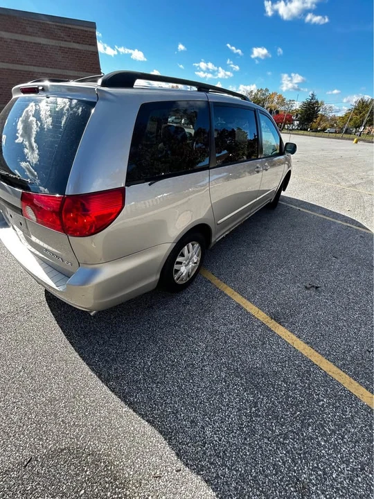 2007 Toyota Sienna 2nd Gen - Image 2 of 7