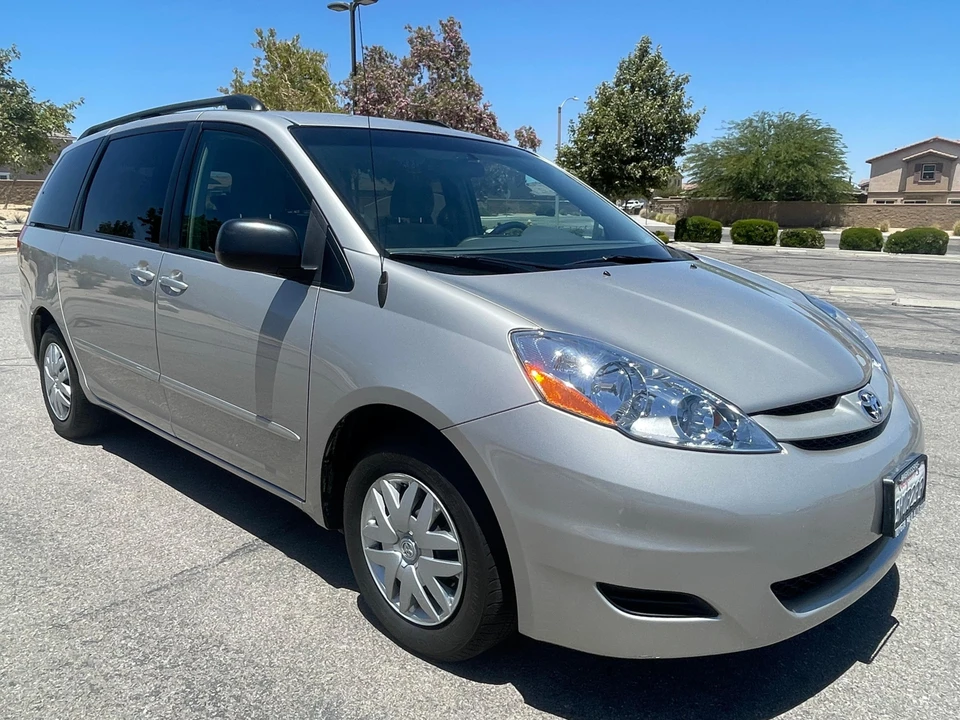 2007 Toyota Sienna 2nd Gen - Image 14 of 31