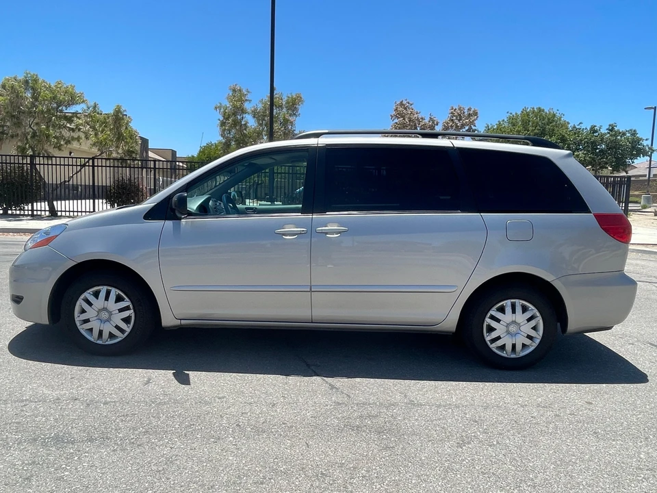 2007 Toyota Sienna 2nd Gen - Image 7 of 31