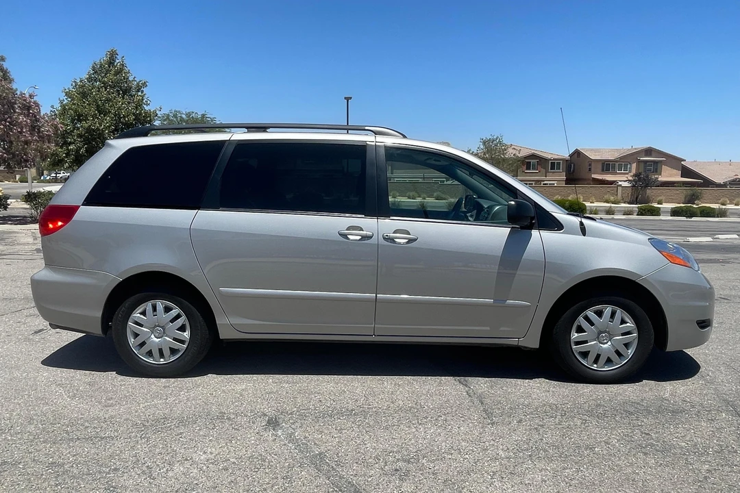2007 Toyota Sienna 2nd Gen - Image 3 of 31
