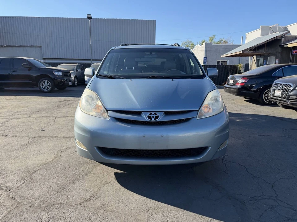 2007 Toyota Sienna 2nd Gen - Image 2 of 17
