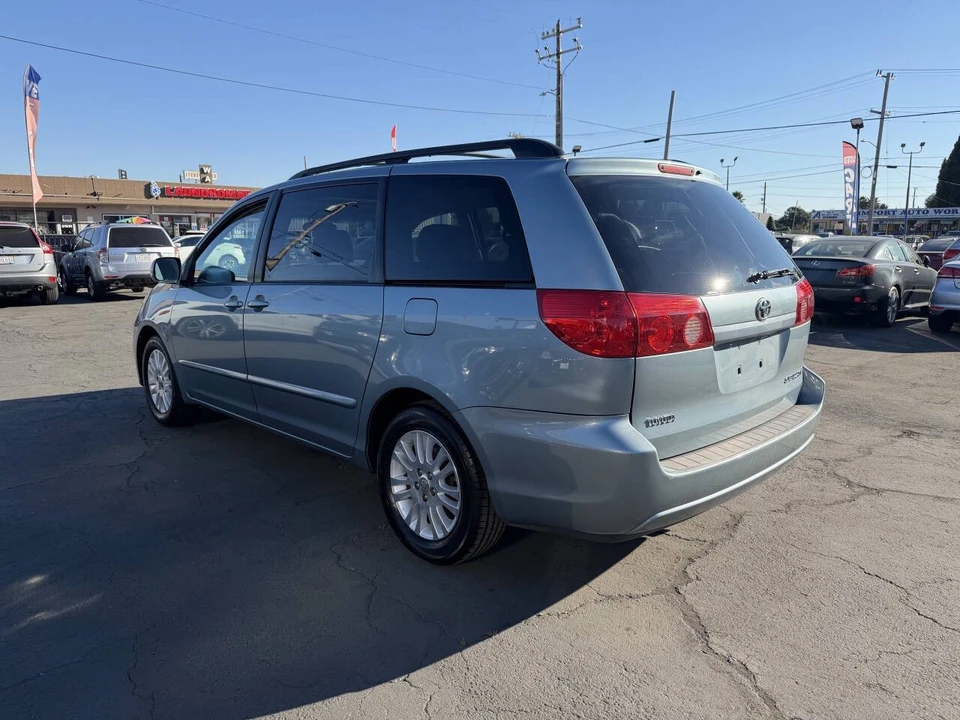 2007 Toyota Sienna 2nd Gen - Image 4 of 17