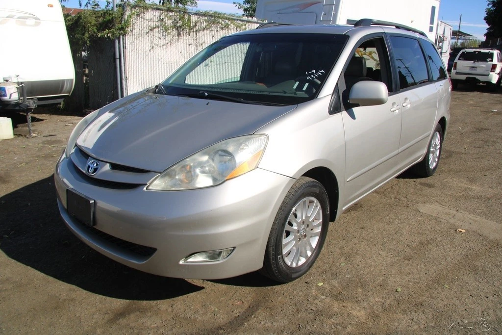 2007 Toyota Sienna 2nd Gen - Image 2 of 21