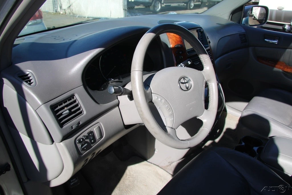 2007 Toyota Sienna 2nd Gen - Image 15 of 21