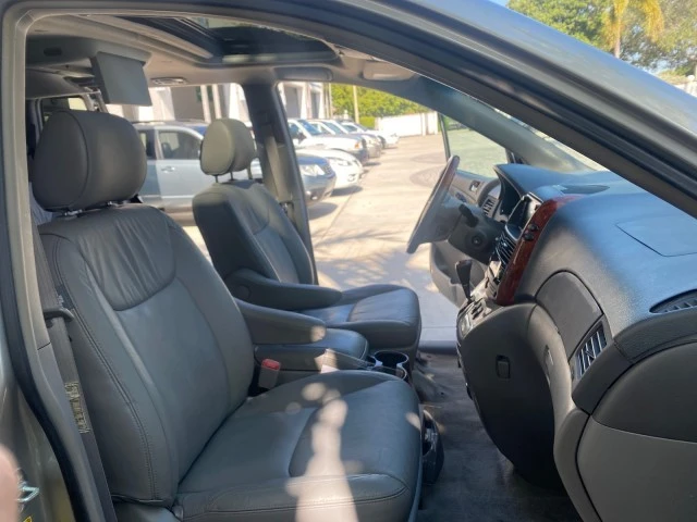 2007 Toyota Sienna 2nd Gen - Image 13 of 21