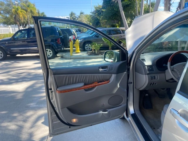 2007 Toyota Sienna 2nd Gen - Image 10 of 21