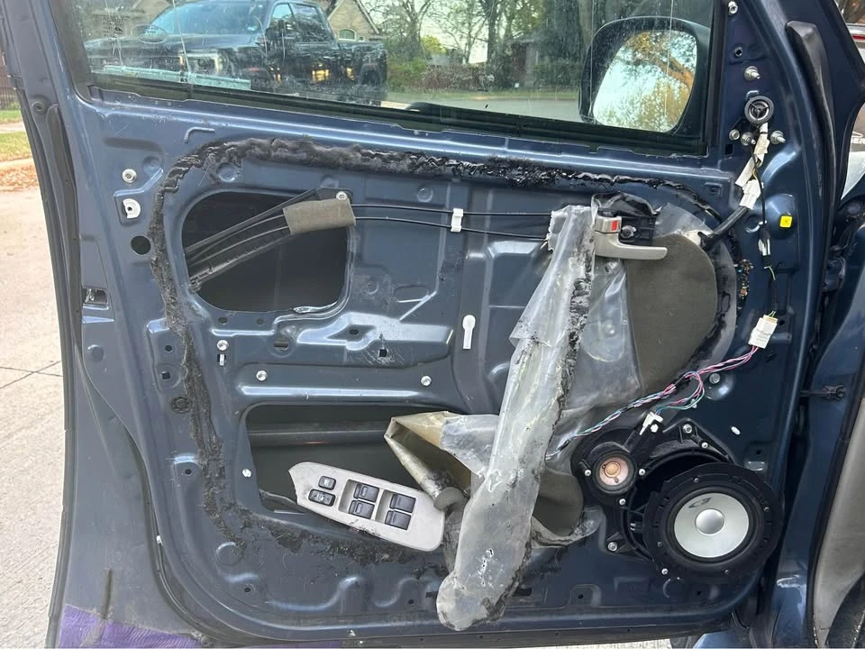 2007 Toyota Sequoia 1st Gen - Image 6 of 15
